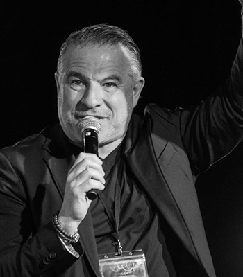 Voir: Tim Dilena